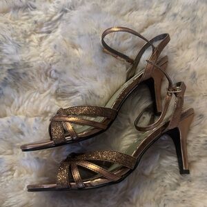 Size 9 straps bronze gold sandal with heel